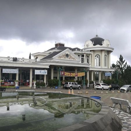 Villa Musti Green Apple Cipanas Sindanglaya Exteriör bild