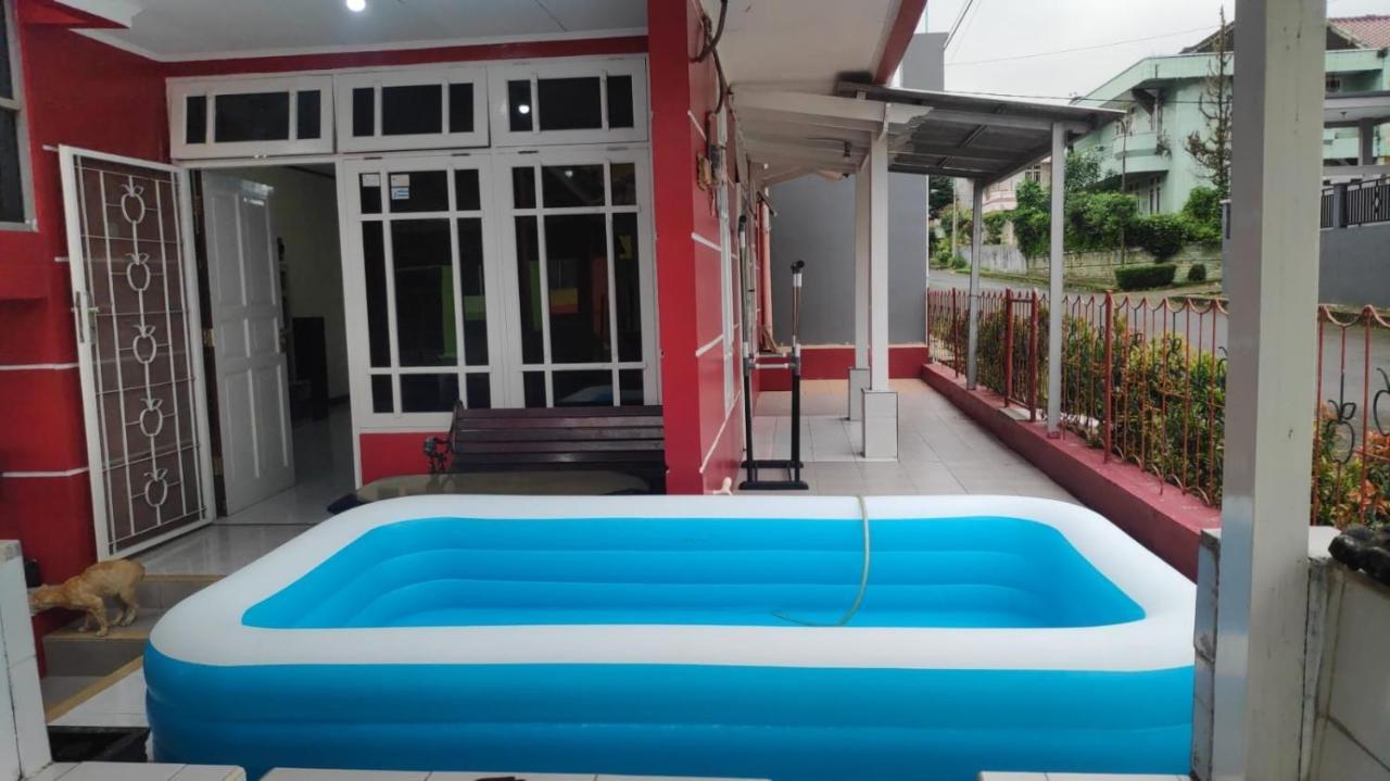Villa Musti Green Apple Cipanas Sindanglaya Exteriör bild